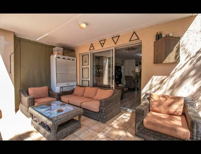 2 bed property to rent in SHARONLEA